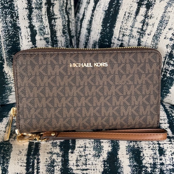 Michael Kors Jet Set Travel Lg Flat Multifunctional Phone Case-Wristlet-Wallet - Picture 8 of 16